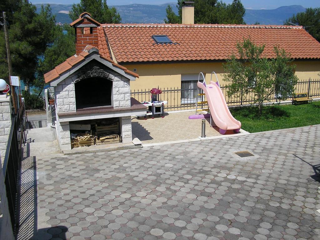 Apartments Viki Trogir Eksteriør billede