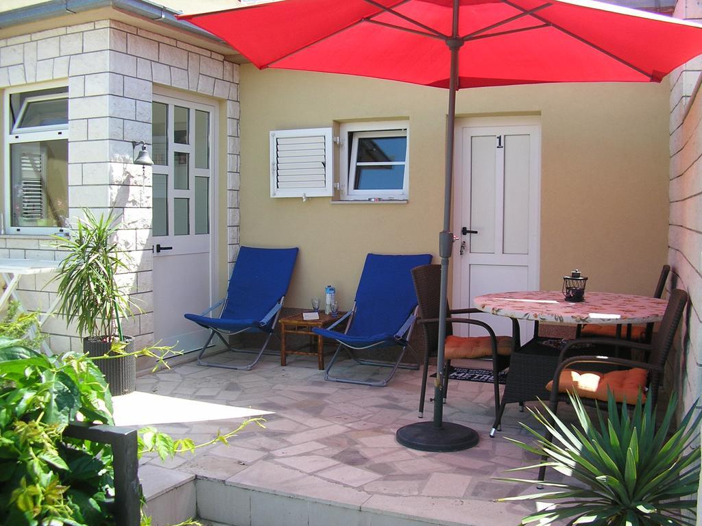Apartments Viki Trogir Eksteriør billede