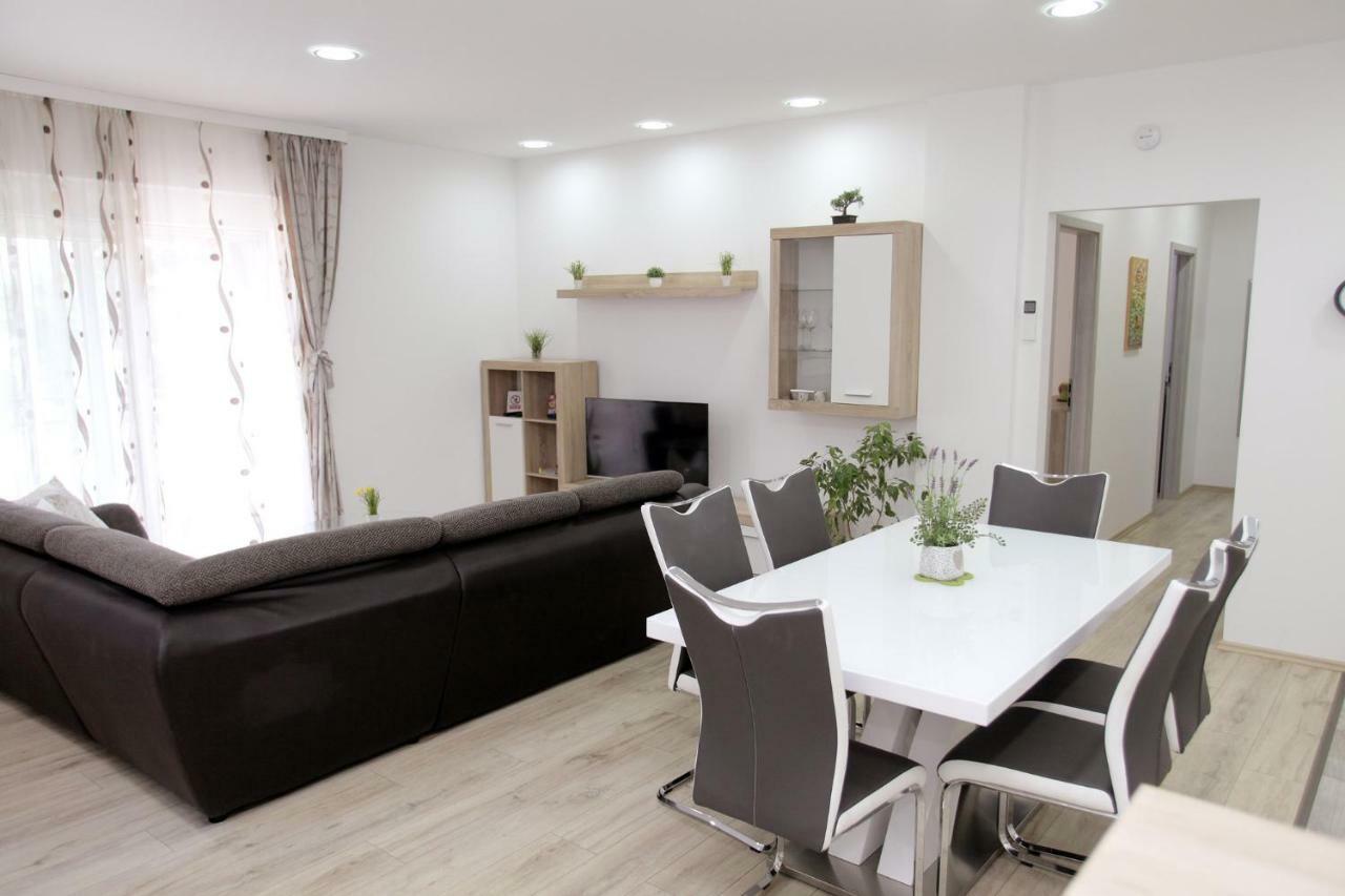 Apartments Viki Trogir Eksteriør billede