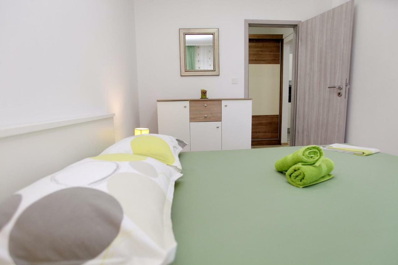 Apartments Viki Trogir Eksteriør billede