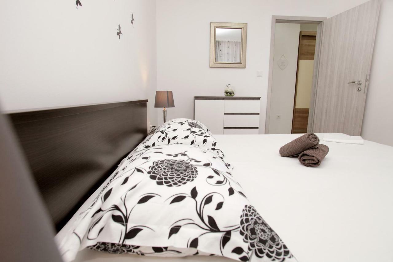 Apartments Viki Trogir Eksteriør billede