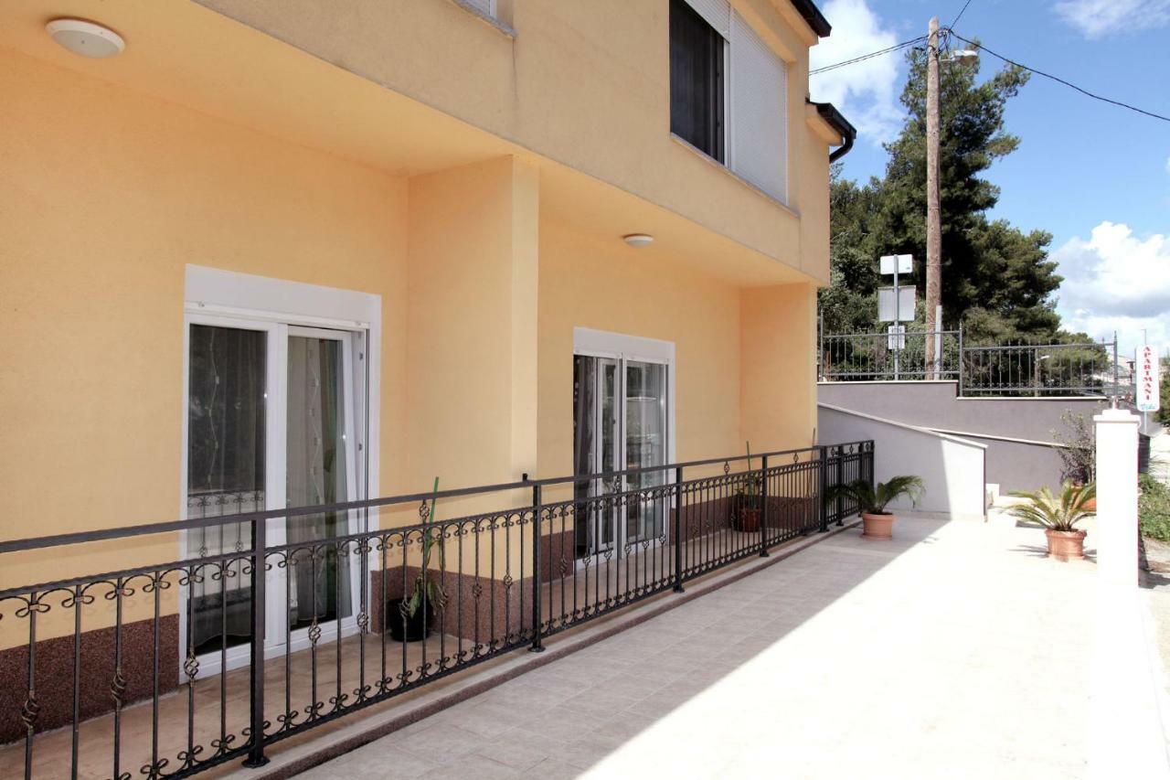 Apartments Viki Trogir Eksteriør billede